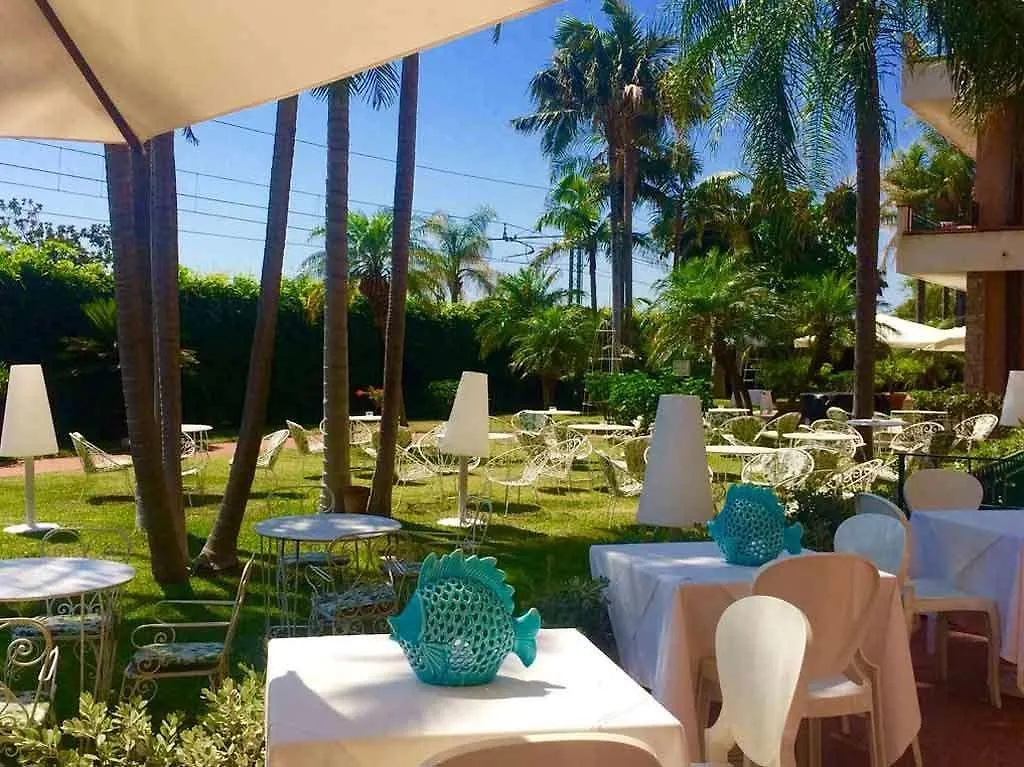 Hotel Caparena Taormina 4*,